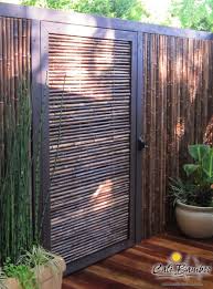 Black Bamboo Fence With Gate Cali Bamboo Avec Images Design D Amenagement Paysager Amenagement Exterieur Cloture Bambou