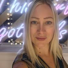 My step daughter would like to be a social worker. We are at the point of  picking GCSE options and she wants to make her choices based around those.  We know she