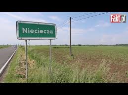 Tak swoją drogą, musi cię ta legia w dupsko uwierać. 750 Mieszkancow I Maja Zespol W Ekstraklasie Youtube