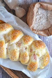 Cerca questo pin e molto altro su dolce di bruna penna. Pan Brioche Salato Ripieno Prosciutto E Formaggio Treccia Ripiena La Pagina Del Goloso