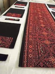 Palestinian Embroidery Table Runner The Sky Is The Limit Palestinian Embroidery Cross Stitch Designs Palestinian Crafts