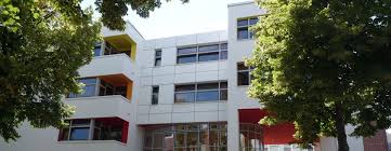 Dank einer gleichmäßigen aufteilung der zimmer wird das generation 2 v2 zum gemütlichen rückzugsort für die ganze familie. Infos Fur Eltern Ronald Mcdonald Haus Cottbus
