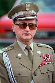 Urodził się 6 lipca 1923 roku w kurowie w rodzinie ziemiańskiej. Gen Wojciech Jaruzelski Solidarity S Foil Dies At 90 The New York Times