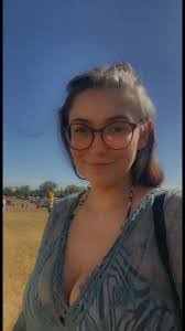 Candice Clements's Instagram, Twitter & Facebook