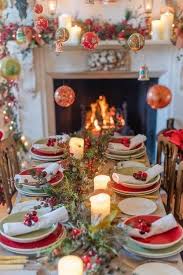 Christmas Table In 2020 Christmas Table Decorations Christmas Dinner Table Christmas Table Settings Rustic