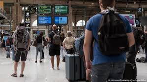 Política de cambios y devoluciones covid. Europa Acelera Restricciones Ante Llegada De Segunda Ola De Covid 19 Coronavirus Dw 15 08 2020