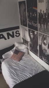 Pin De Mikala Anne Em Tumblr Rooms Quartos Hipster Decoracao Quarto Rock Decoracao Rock