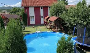 Experiența intimă a micului castel vă va purta în vremurile nobile ale secolului trecut. Romania Cazare La Munte Cu Piscina Tarife De La Numai 50 Lei De Persoana Noapte All4travel