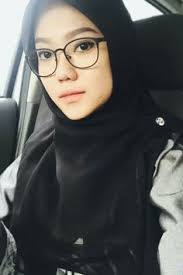 Menurut meimura, enam belas gerak tari yang ditarikan sumo gambar memiliki makna simbolik yang berkaitan erat dengan budaya jawa arek. 63 Ide Gadis Kerudung Kerudung Gadis Wanita