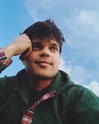 Ayush Shah (@walkthrough_life) • Instagram photos and videos