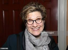 Elizabeth Kron's Instagram, Twitter & Facebook