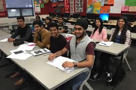 Ijin kerja ini berbentuk dalam sebuah visa kerja. Mulai 2019 Sekolah Di Australia Hapus Pelajaran Bahasa Indonesia