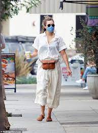 People who liked elizabeth olsen's feet, also liked Elizabeth Olsen Keeps It Casual While Going On A Coffee Run At Alfred Coffee In Los Angeles Readsector