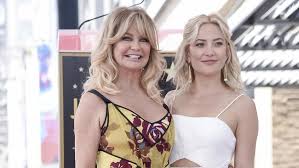However, she was raised by goldie and her boyfriend kurt russell. Goldie Hawn On Kate Hudson S Fling With Nick Jonas As Long As The Kids Are Having Fun Herald Sun