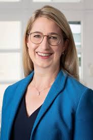 Explanation of Quarter-Sheet 92 S. E. Of the Geological Map of England and  Wales, Illustrating the Geology of the Country Between Bradford and  Skipton: -1879|John Roche Dakyns.