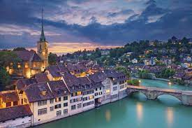 Switzerland's small size—its total area is about half that of scotland—and its modest population give little indication of its international significance. Berna Suiza Fotos De Suiza Suiza Ciudades Lugares De Vacaciones De Ensueno