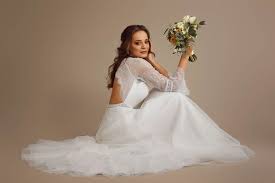 Traumhafte hochzeitskleider in riesiger auswahl. Schlicht Elegant Bis Romantisch Verspielt Die Neuen Kollektionen Von Tres Chic Weddix