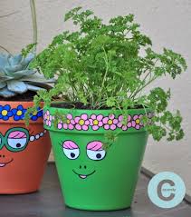 Résultat de recherche d'images pour pot de fleur terre cuite. Tuto Kids Des Pots Customises En Personnages M6 Deco Fr