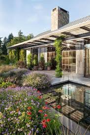Country Garden House Pond Feature In 2020 Scheunenhaus Haus Und Garten Landliche Hauser
