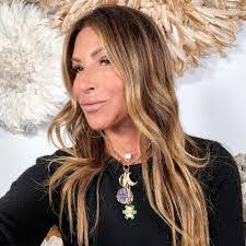 Lori Ragette's Instagram, Twitter & Facebook