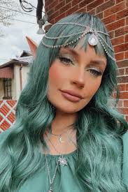 Folks who haven't yet checked out the Pixelwyck virtual renaissance faire  yet, might want to do so. It is held weekly and has shops you can make  purchases from, performers you can