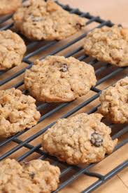 An easy chocolate chip cookie recipe for soft biscuits with a squidgy middle that will impress family and friends. Soft And Chewy Quaker Oatmeal Cookies Easy Oats Oatmeal Raisin Cookies Izzycooking