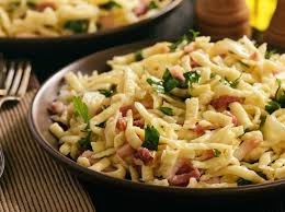 Rezept Leckere Gyros Spatzle Aus Dem Ofen Freundin De In 2020 Rezepte Spatzle Spatzle Rezept