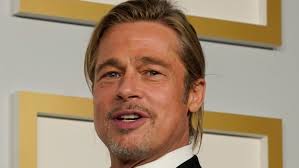 Courtesy of the best supporting actress winner. Oscars 2021 Brad Pitt Zeigt Seinen Sexy Pferdeschwanz Look