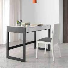 Ajoutez une chaise confortable et vous êtes. Bureau Design Blanc Et Noir Bureau Pour Adulte Meuble Design