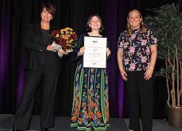Hun er en premieplukker til vanlig, men dette må være noe av det største hun har gjort. Maud Angelica Behn Was Named The Bravest Woman Of 2020 In Norway By Tara Magazine