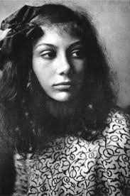 Here is the photo of Wera Ouckama Knoop which is Vigen use to create his  beautiful portrait of Wera. She was playmate of daughter of Rainer Maria  Rilke and mysteriously died at