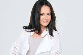 Украинская артистка приехала из киева в москву и . Gonorar 50 Tysyach Za Koncert Sofiya Rotaru Spustya God Vozvrashaetsya V Rossiyu Na Zarabotki Glavkom