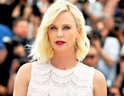 Tagli di capelli corti over 40, 50, 60 e 70. Tagli Capelli Per Donne Mature I Look Giusti Per Chi Ha Superato Gli Enta Foto Stylosophy