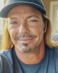 Alan Dillingham's Instagram, Twitter & Facebook