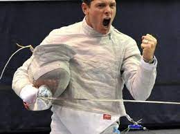 La medaglia d'oro individuale nella sciabola all'olimpiade di atene 2004 ha annunciato la positività della sua famiglia. Aldo Montano La Scherma Il Mieloma La Lotta Per La Vita Fra Attacco E Difesa Senza Mollare Mai Corriere It