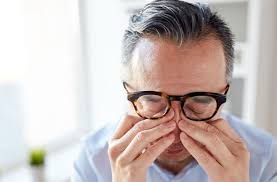Toutes les définitions santé, symptômes et traitements sont sur docteurclic. Douleur Oculaire Quand La Douleur Oculaire Est Elle Une Urgence Tout Sur La Vision