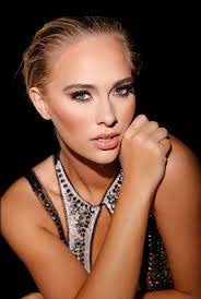 Michelle Bogle's Instagram, Twitter & Facebook