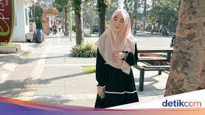 Larissa chou memutuskan menikah dengan putra sulung arifin ilham tersebut pada tahun 2016 nah penasaran bukan dengan bagaiamana potret kedekatan larissa chou dengan sang ibu yang. Larissa Chou Sues For Divorce Alvin Faiz Archives Archyde