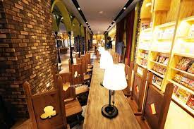 台中南屯 秀泰生活台中文心店 全台首座旗艦館 全台最美書房 全台最奢華影城 有中南部最大超級巨幕廳影城