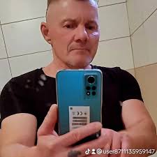 이 메시지는 당신을 위해 선택되었습니다 "너는 정말 독특해! 칭찬을 계속 떨어뜨리지만, 너한테는 보이지 않는 것 같아. 🥺✨ 조금만  '안녕하세요'만으로도 나의 하루를 만들 수 있어! "😁