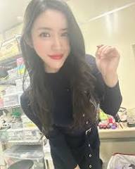 塩見彩@しおみん | 新年明けましておめでとうございます🎍🎆㊗🎆🎍 2024年も日々進化していきますので変わらぬ応援よろしくお願いします❣️ #塩見彩 #ayashiomi #新年 #新年のご挨拶 #2024 #あけおめ #ことよろ #sm #dogma #av #av女優 #初詣 #田無神社 | Instagram