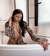 Ydrissia Nue - Photos et Vidéos sexy de la youtubeuse et Star de TikTok -  Commentseduire.net