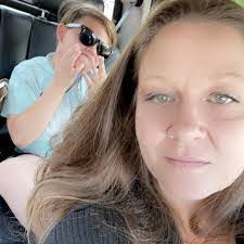 Jeanette Roque's Instagram, Twitter & Facebook