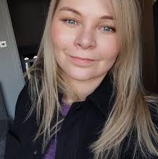 Weird spaces your cat sleeps. Go...