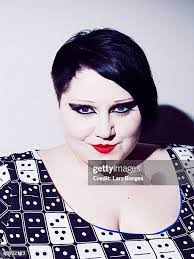 Kathy Mendonca's Instagram, Twitter & Facebook