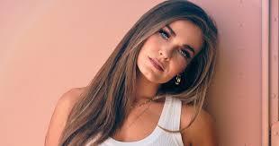 Tiffany Woys Archives