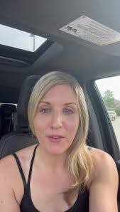 Lea Graves's Instagram, Twitter & Facebook