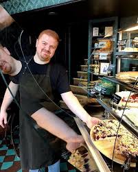 Weiter Mit Der Team Vorstellung Kuchenchef Lazar Paunov Kleinundkaiserlich Kleinundkaiserlichkaffeehaus Kaiserkai Elbphilharm Kuchenchef Kaffeehaus Kuche