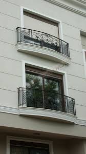 Ferforje Balkon Korkulugu Modeli El Isciligi Fransiz Balkon French Balcony Wrought Iron Balcony Www Ramezferfo Ev Dis Tasarimi Minimalist Ev Bina Cephesi
