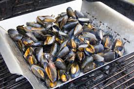 May 29, 2021 · une brasucade, c'est le plat de moules qu'il faut déguster si vous êtes en bord de mer dans l'hérault, à montpellier et ses alentours. Moules Au Barbecue Sauce Cremeuse A L Ail Et Au Thym Les Gourmantissimes